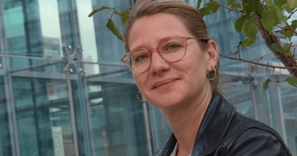 Photo de Laetitia, une cliente Oslo Skin Lab, qui a vu sa peau se transformer