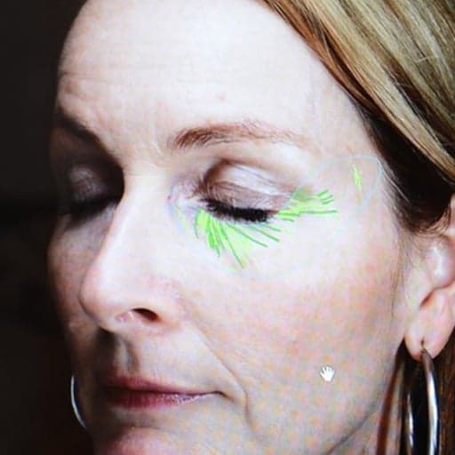 Photo d'une femme avant de commencer à prendre The Solution, la poudre de collagène d’Oslo Skin Lab.  Elle s’appelle Heidi.