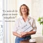Alexandra Lamy portant une boite de The Solution Beauty Collagen