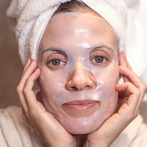 Photo de Melissa portant le masque visage The Rescue de Oslo Skin Lab